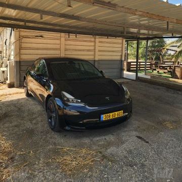 מודעת רכב טסלה מודל 3