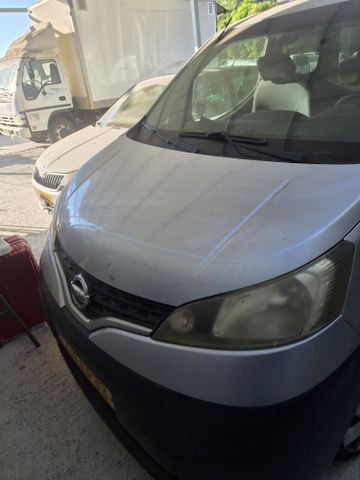 ניסאן NV200