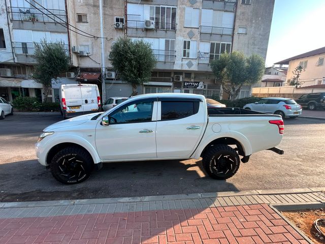 מיצובישי טרייטון / L200