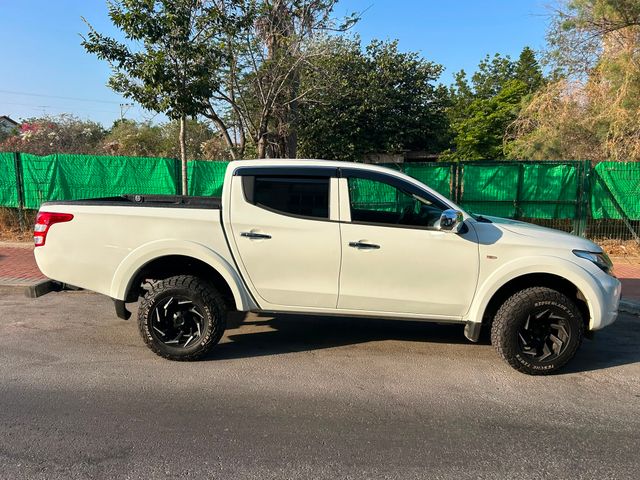 מיצובישי טרייטון / L200