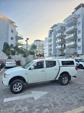 מיצובישי טרייטון / L200