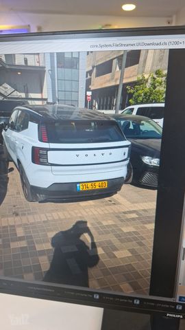 וולוו EX30