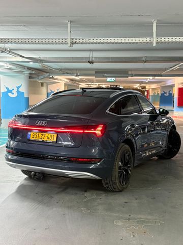 מודעת רכב אאודי E-tron