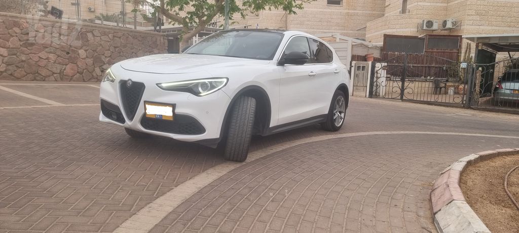 מודעת רכב אלפא רומיאו סטלביו