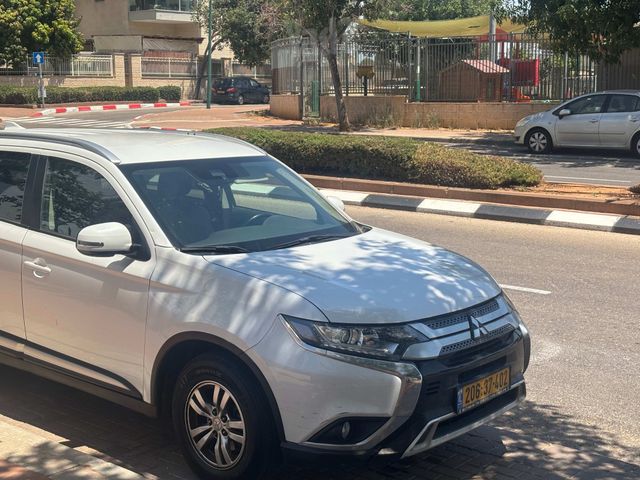 מיצובישי אאוטלנדר