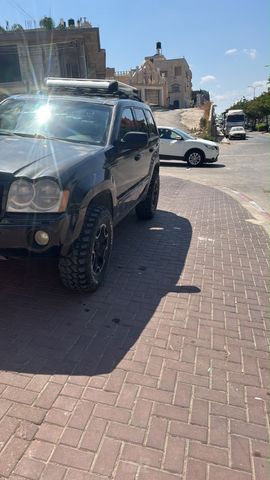 מודעת רכב ג'יפ גרנד צ'ירוקי
