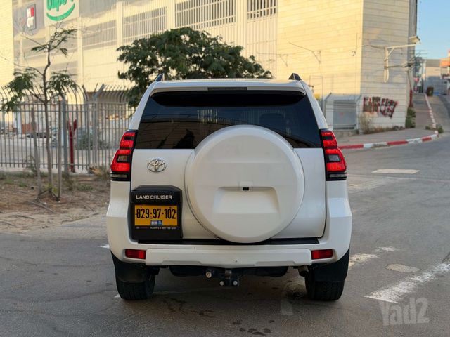 טויוטה לנד קרוזר