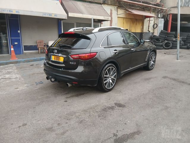 אינפיניטי FX50