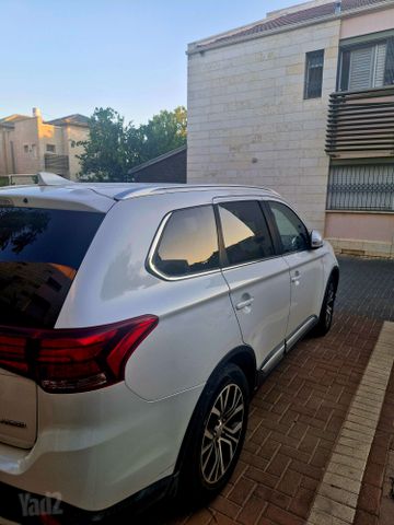 מיצובישי אאוטלנדר