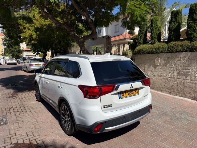 מיצובישי אאוטלנדר