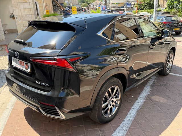 לקסוס NX