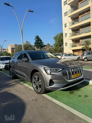 מודעת רכב אאודי E-tron