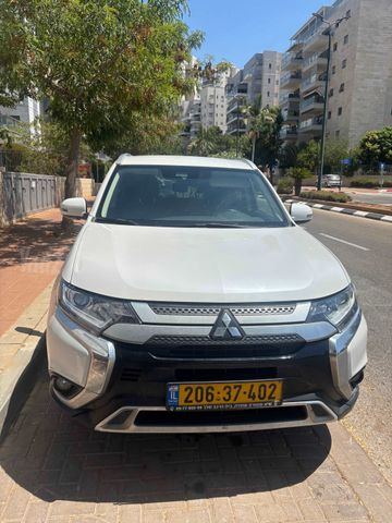 מיצובישי אאוטלנדר
