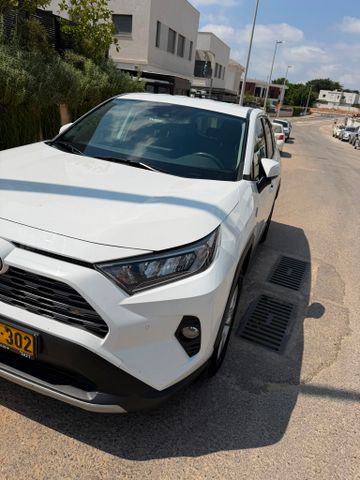 טויוטה RAV4
