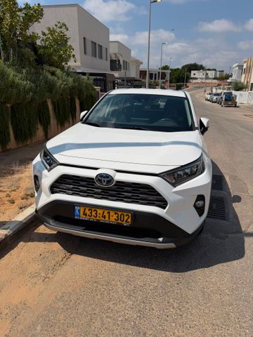 טויוטה RAV4