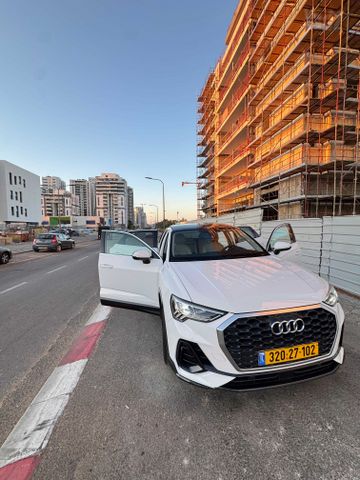 אאודי Q3