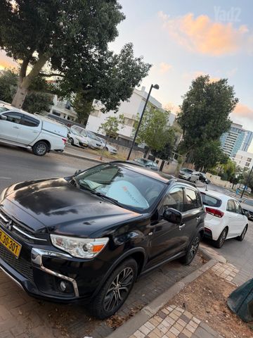 מודעת רכב מיצובישי ASX