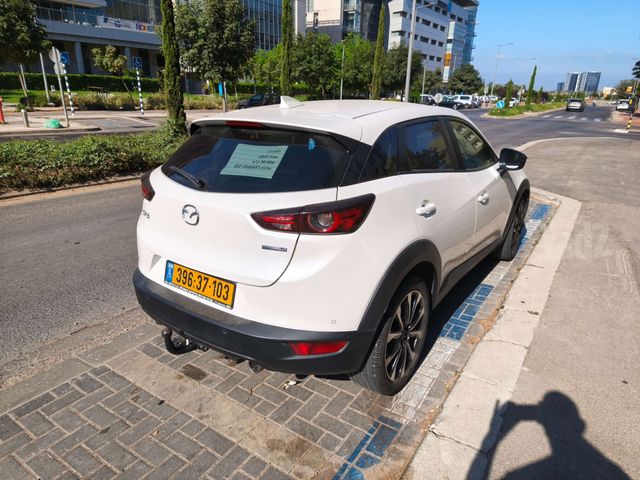 מודעת רכב מאזדה CX-3