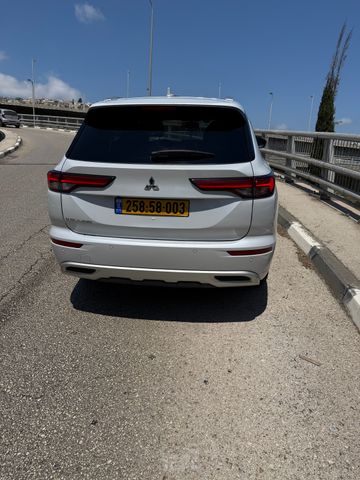 מיצובישי אאוטלנדר