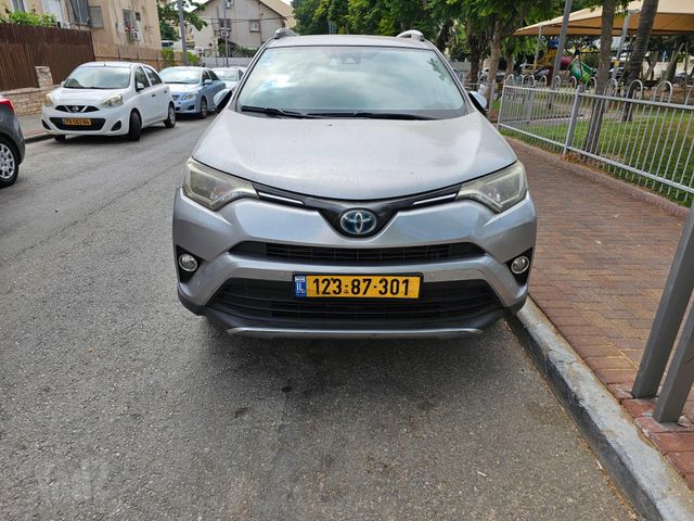 מודעת רכב טויוטה RAV4