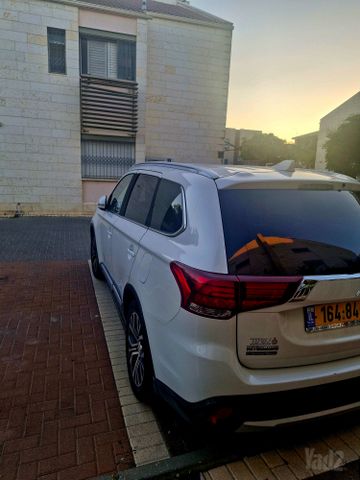 מיצובישי אאוטלנדר