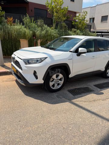 טויוטה RAV4