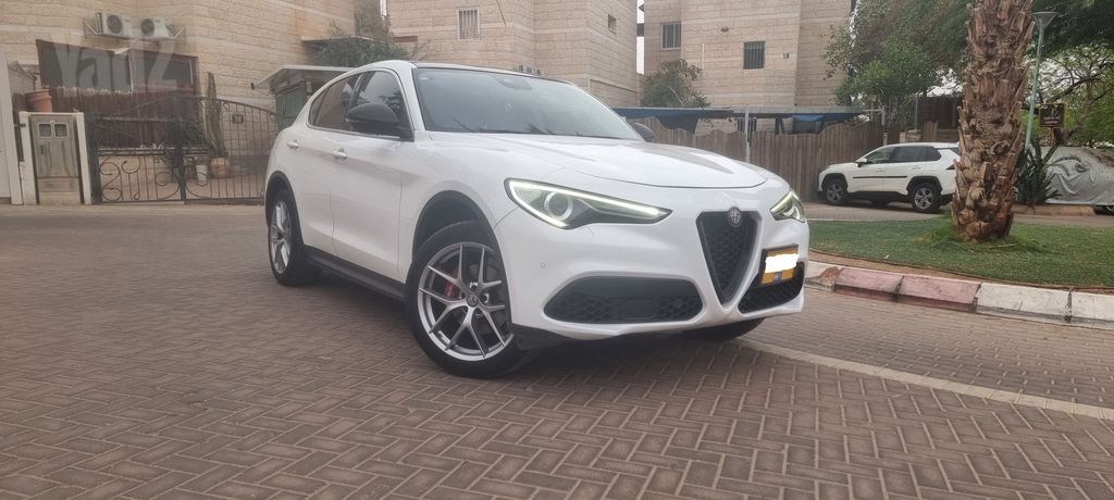 אלפא רומיאו סטלביו