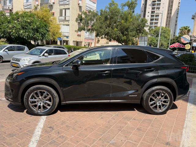 לקסוס NX