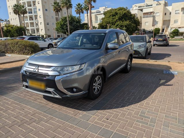 מיצובישי אאוטלנדר