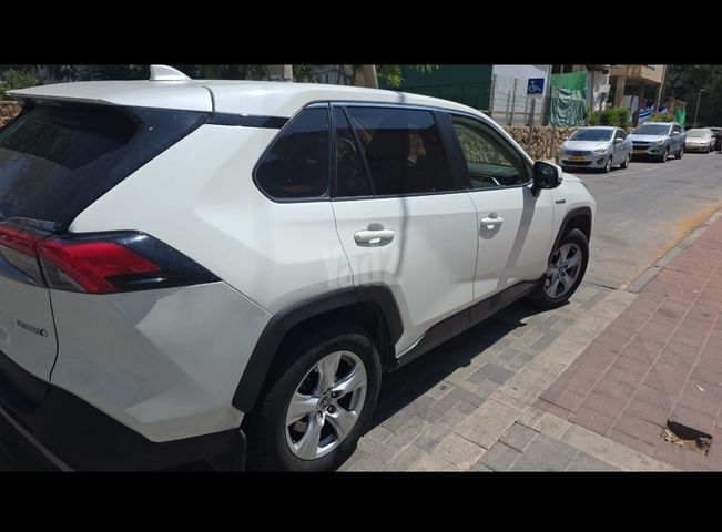 מודעת רכב טויוטה RAV4