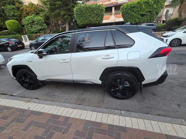מודעת רכב טויוטה RAV4