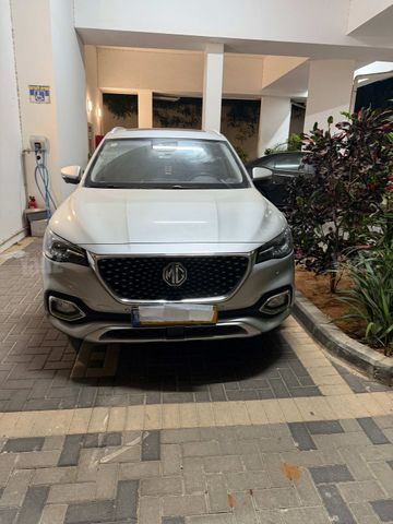 מודעת רכב אם ג'י EHS PHEV