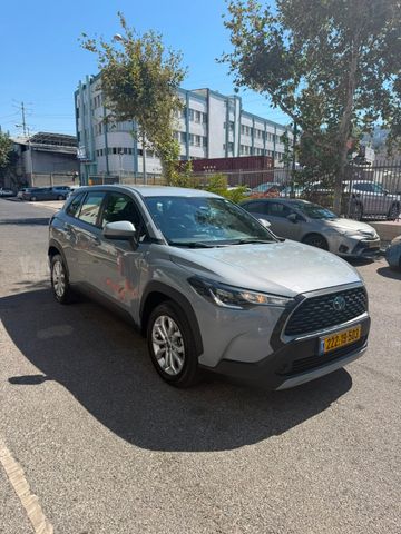 מודעת רכב טויוטה קורולה קרוס 1