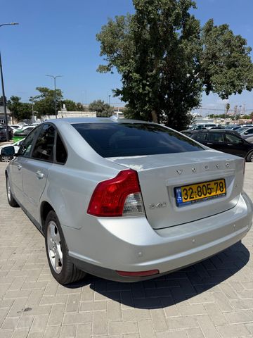 וולוו S40