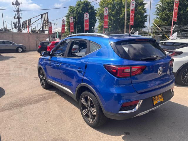 אם ג'י ZS