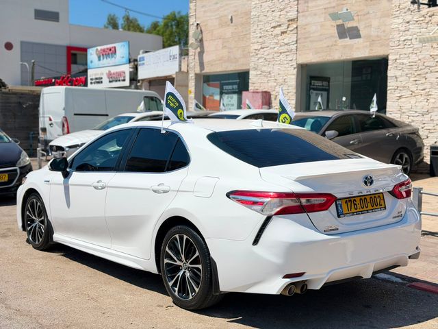 טויוטה קאמרי