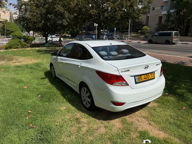 יונדאי אקסנט i25