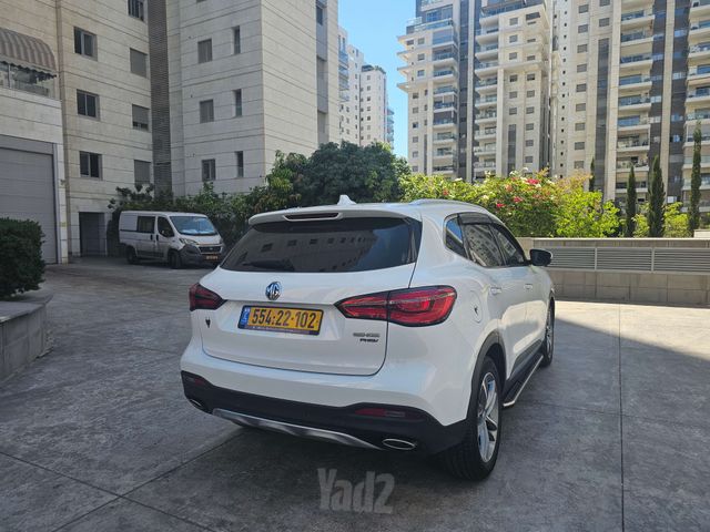 אם ג'י ZS