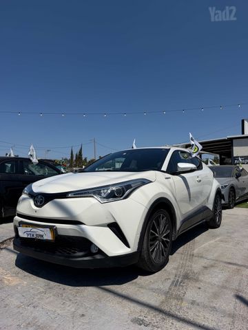 מודעת רכב טויוטה C-HR