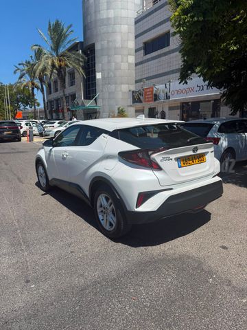 מודעת רכב טויוטה C-HR 2