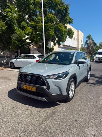 מודעת רכב טויוטה קורולה קרוס