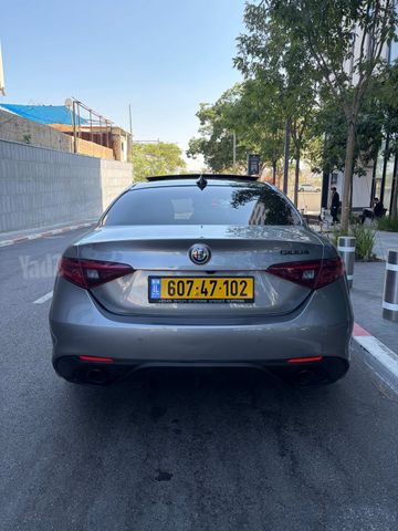אלפא רומיאו ג'וליה