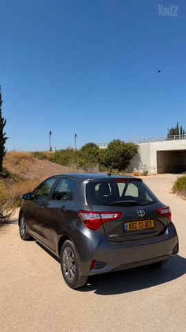טויוטה יאריס