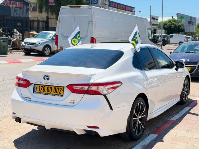 מודעת רכב טויוטה קאמרי 2
