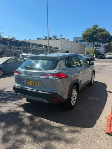 מודעת רכב טויוטה קורולה קרוס 2