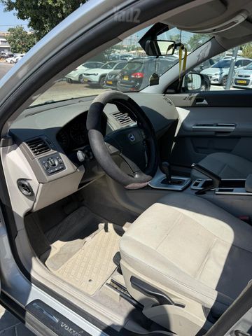 וולוו S40