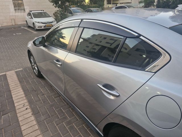 מאזדה 3