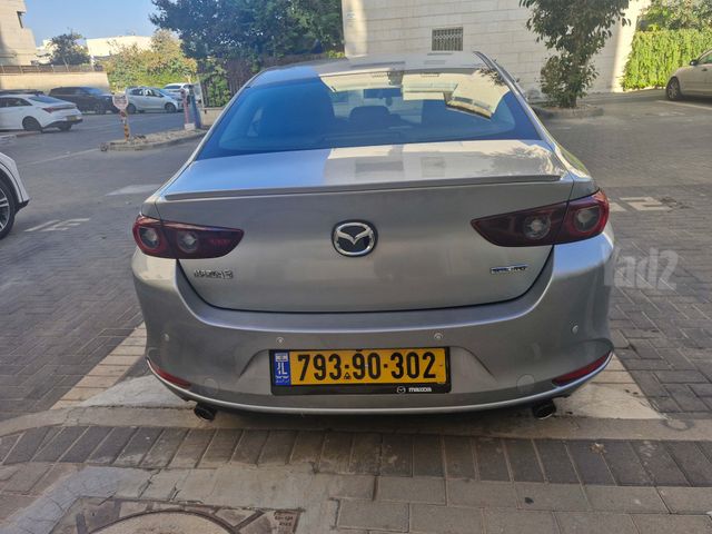 מאזדה 3