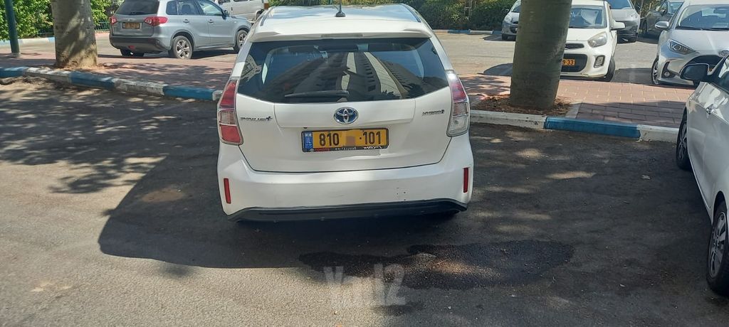 טויוטה פריוס פלוס