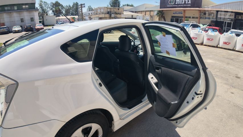 טויוטה פריוס